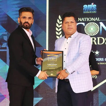 Dr. Inderjeet Singh Gautamis Getting Award By Actor Sunil Shetty 
